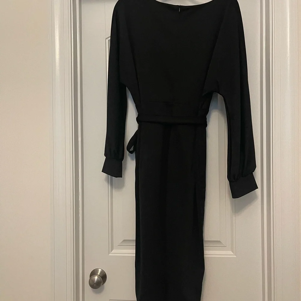 Elegant Black Women's Dress - Picture 4 of 5